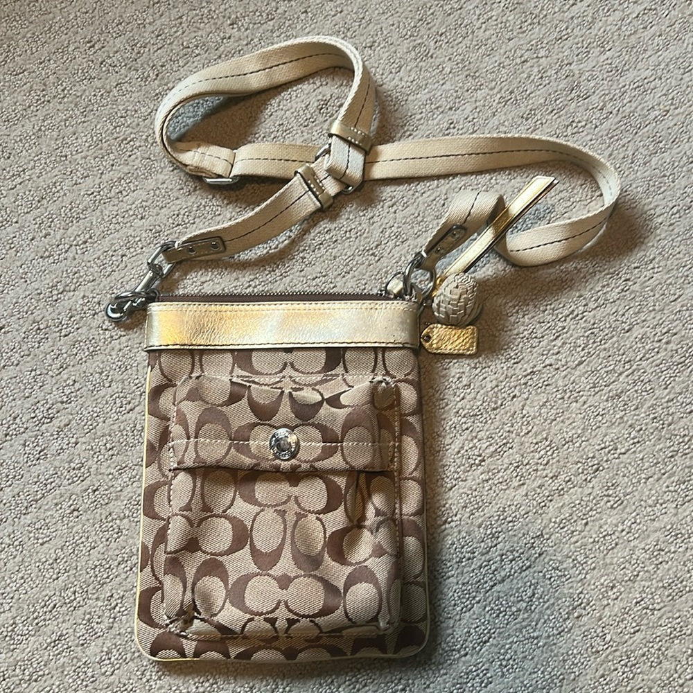 Coach Bag AV Show